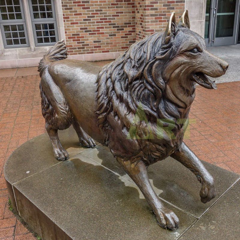 The Dogbato Memorial in New York.Bronze sculpture